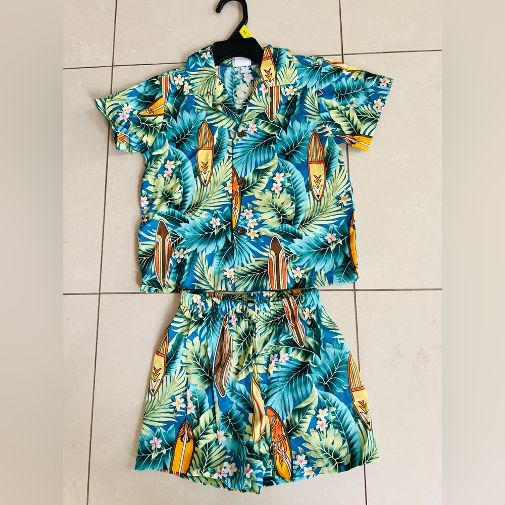 Hawaiian shirt and shorts set